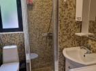 Petrovac merkezinde otoparklı 34 m2 rahat stüdyo, plaja sadece yürüme mesafesinde