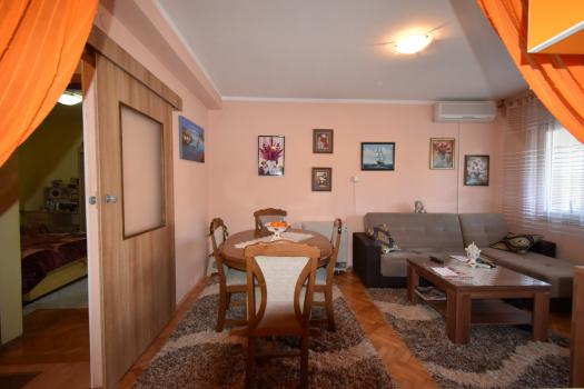 Denizden Tivat çok güzel 3 odalı daire, bir kaç adım