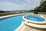 Lux villa 6 yatak odası ile Tivat, büyük havuzu, Bahçesi ve deniz manzarası.