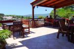 Denize Tivat sonraki restoran, küçük otel