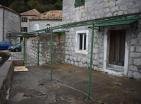Restorasyon için deniz Lepetane, Tivat evi, 1 satır