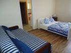 Mini otel Dobrotada denize 25 metre mesafede dört katlı villa olarak 400 m2